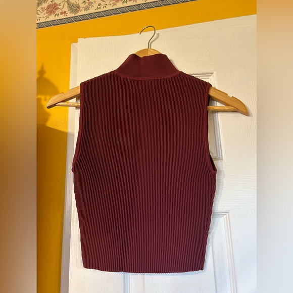 ✨Aritizia Top - Sculpt Knit Mockneck Tank✨ - Picture 2 of 4